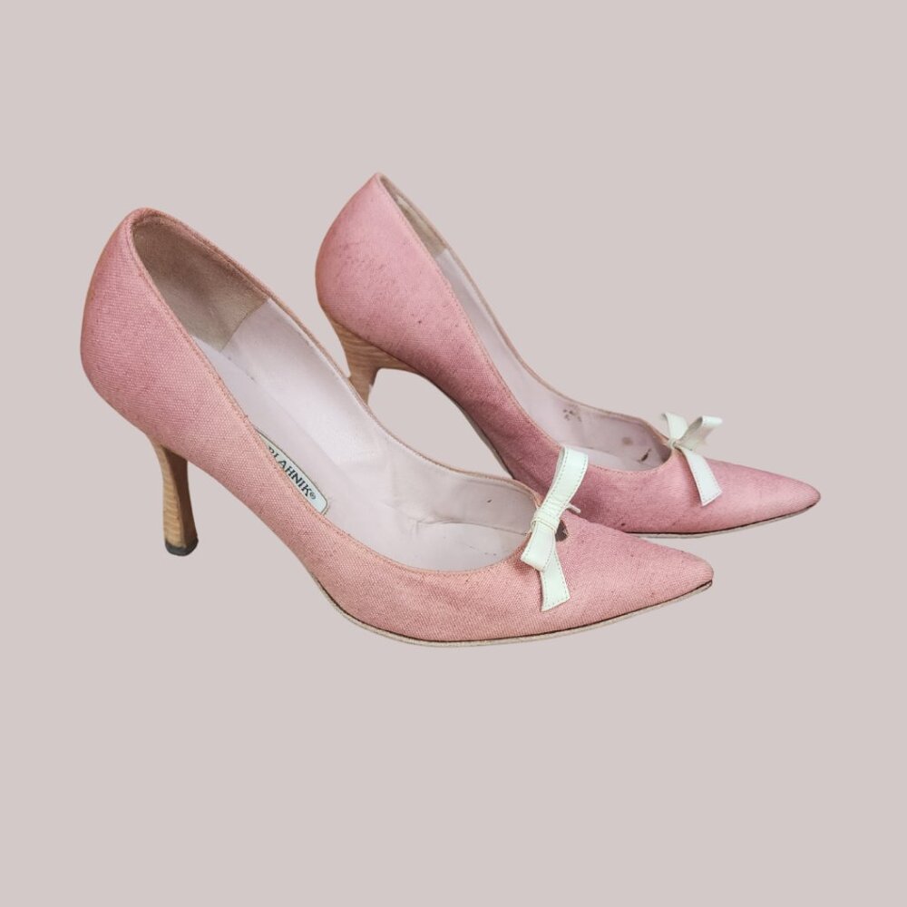Manolo Blahnik Pink Linen Heels with Bow - Picture 3 of 6